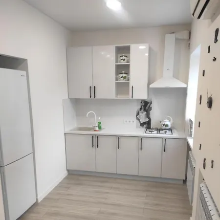Апартаменти Поруч З М. Палац Україна Kiev Exterior photo