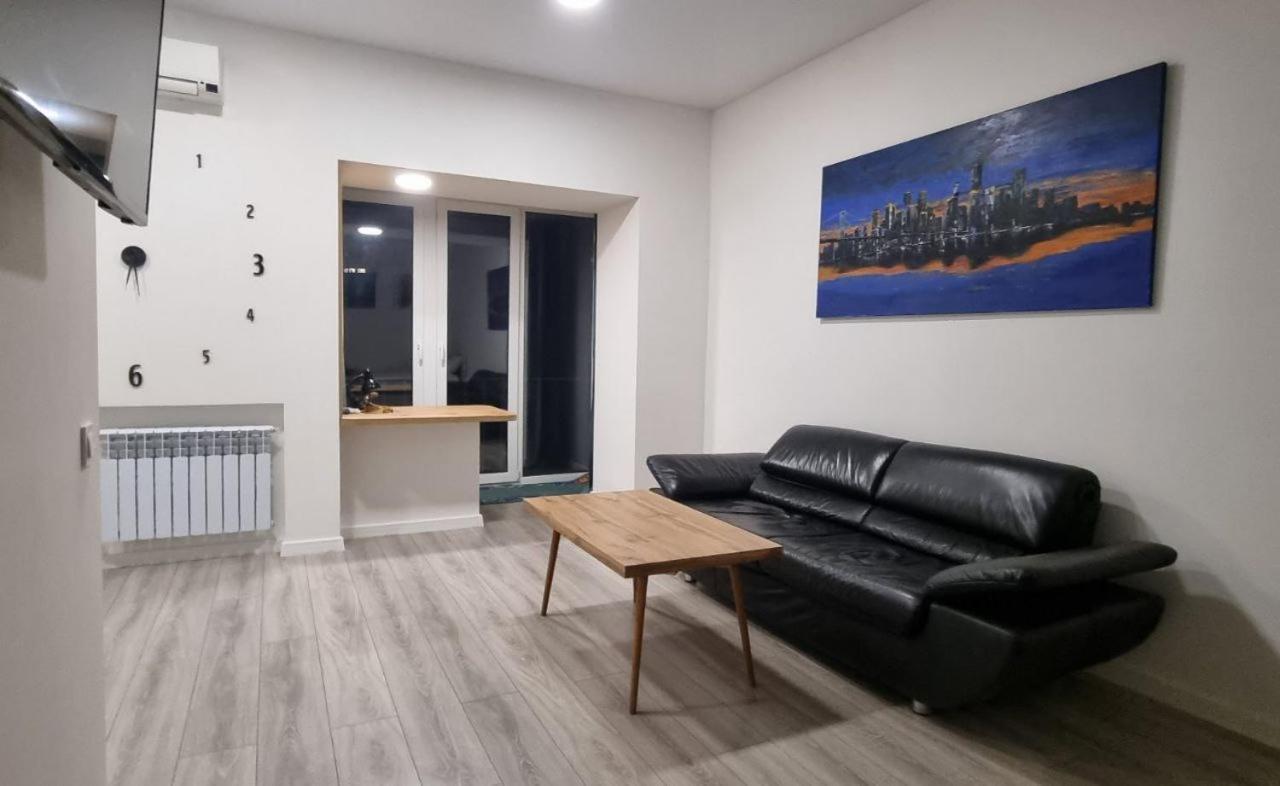 Apartment поруч з м. палац україна Kyiv