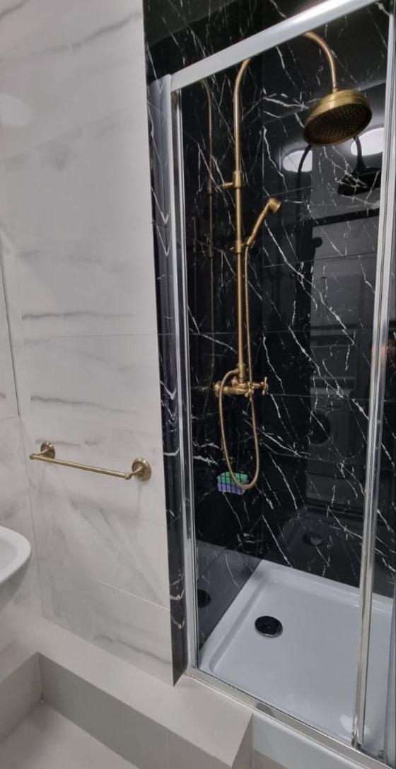 поруч з м. палац україна Apartment *