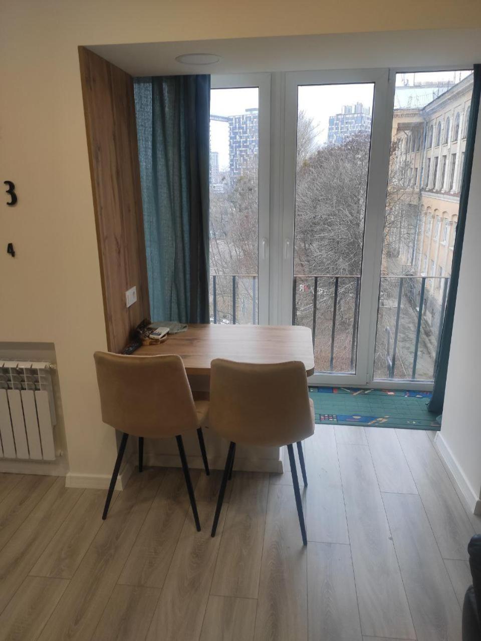 Apartment поруч з м. палац україна